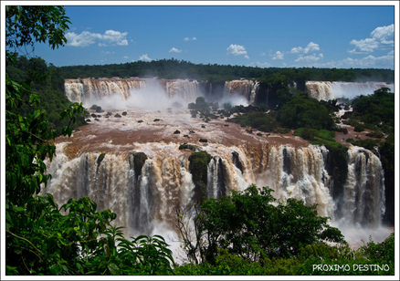 Vista panorámica de las Cataratas del Iguazú desde el lado brasileño