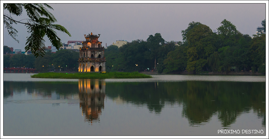 Lago Hoan Kiem. Torre de la Tortuga - Hanoi