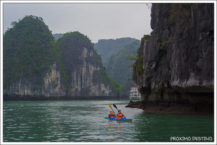 Kayak por la Bahía de Halong